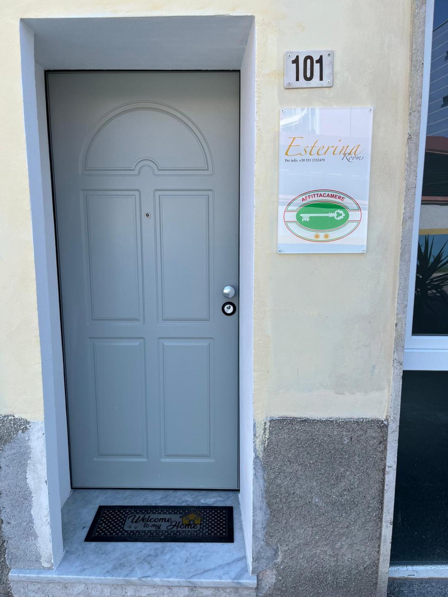 Esterina Rooms Специя Екстериор снимка