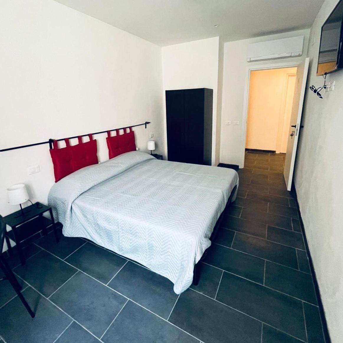 Esterina Rooms Специя Екстериор снимка